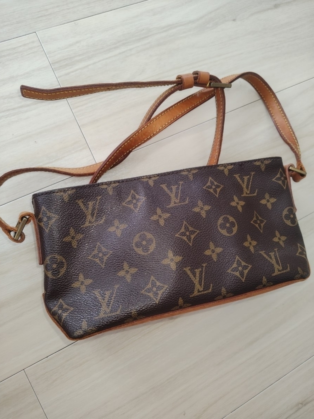 Louis Vuitton Monogram Trotteur Shoulder Bag